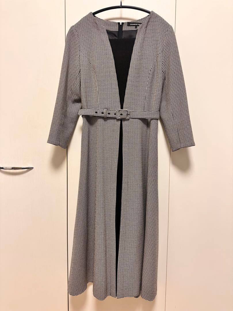 佳子様ご着用】ストロベリーフィールズ、ワンピース - メルカリ