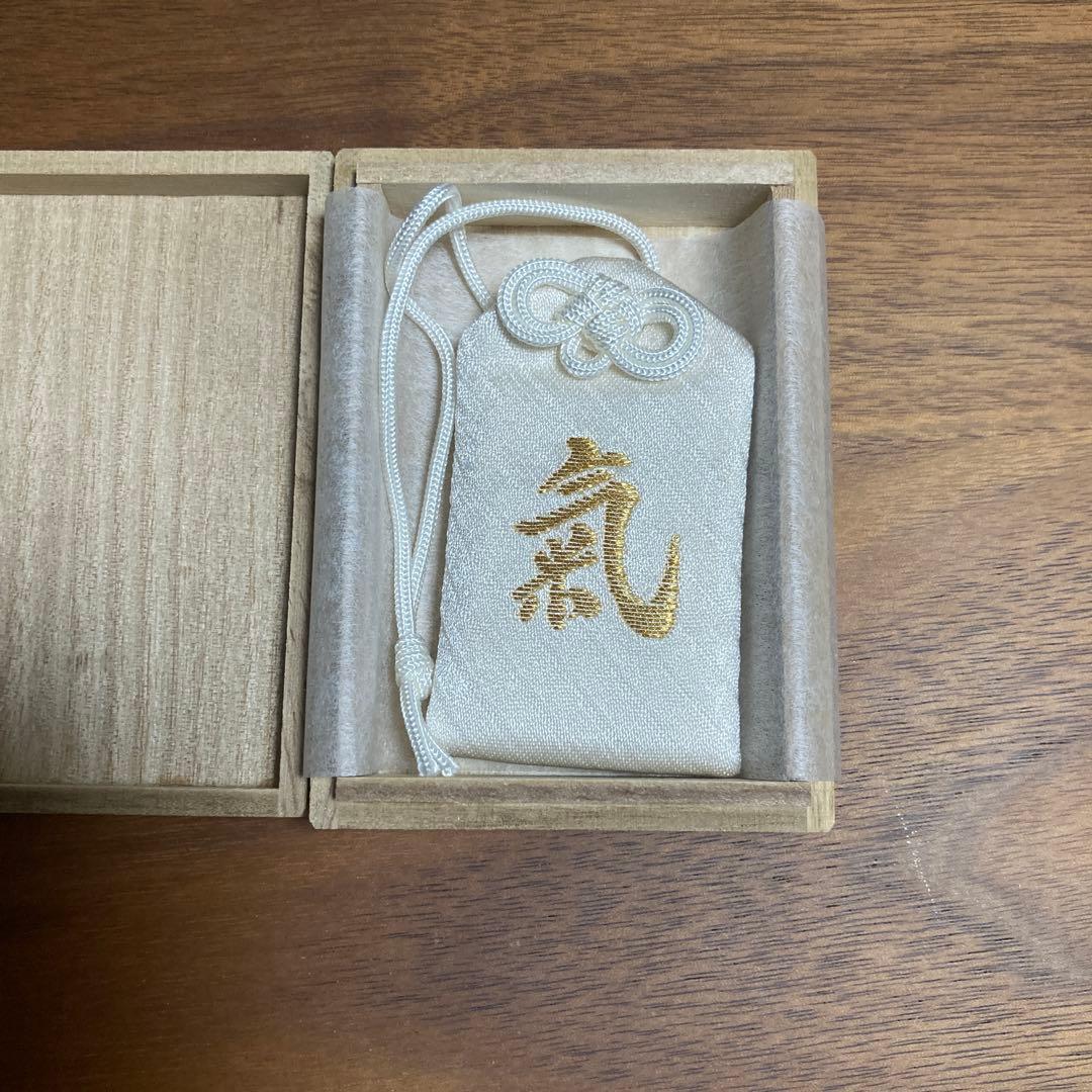 限定／頒布休止】三峯神社(三峰神社)白いお守り『氣守』 - メルカリ