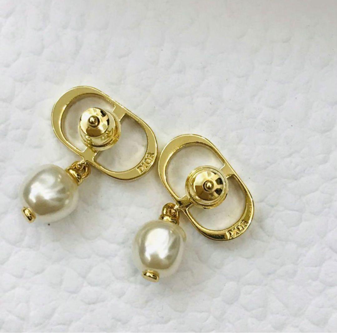 DIOR ディオール CD ピアス 片耳 - メルカリ