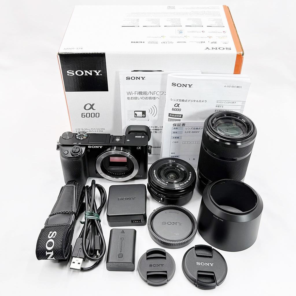 【美品】ソニー α6000 ILCE-6000Y ダブルズーム ミラーレスカメラ SONY α6000 ILCE-6000Y ダブルズームレンズキット [シルバー] 価格比較