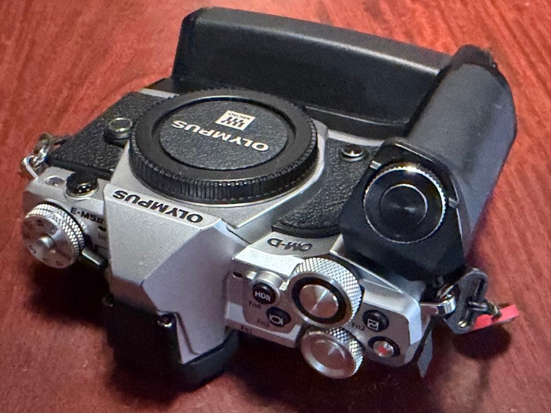 OLYMPUS OM-D E-M5 II バッテリーグリップ付き - メルカリ