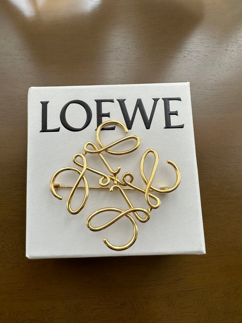 よんぴょん様専用 美品 Loewe ロエベ アナグラム ブローチ ゴールド