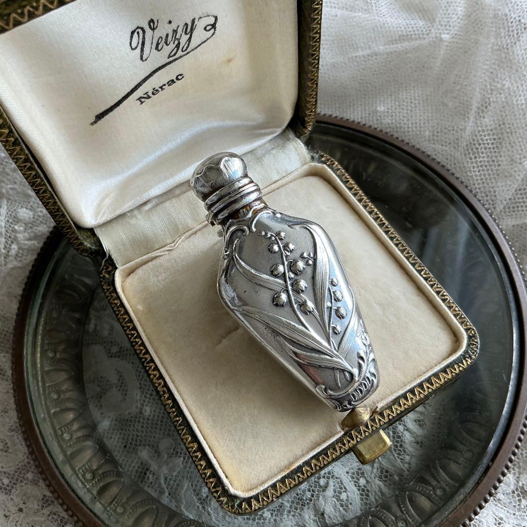 【B】フランスアンティーク　すずらん　パフュームボトル　フラコン・ド・セル B】フランスアンティーク すずらん パフュームボトル フラコン・ド