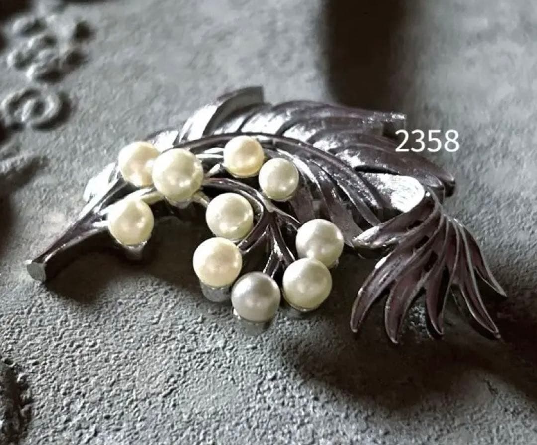 2358 ヴィンテージ☆クラウントリファリ/パールとリーフのブローチ