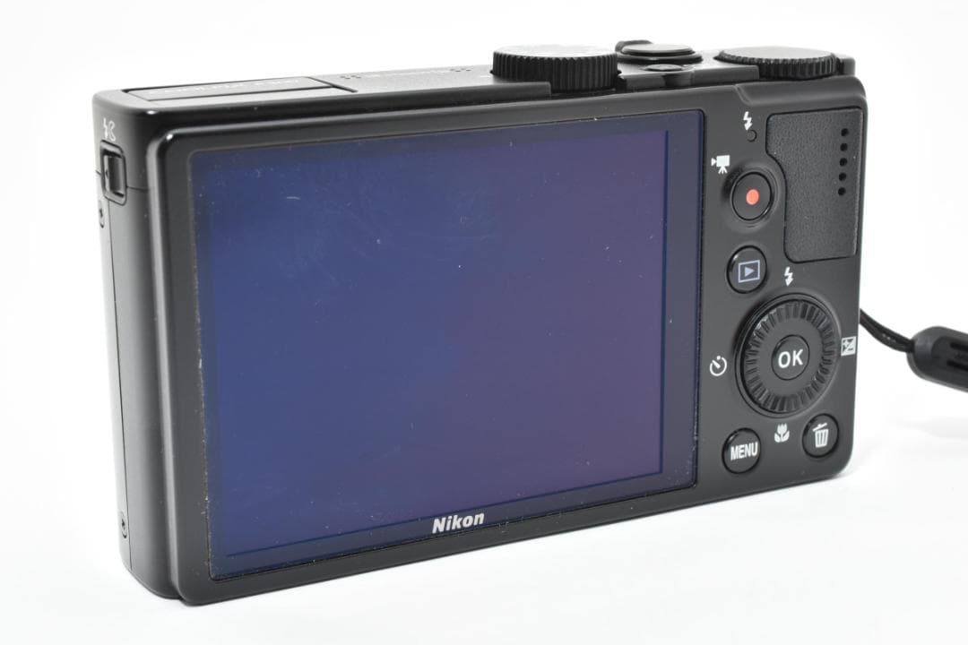《 ほぼ新品 》 ニコン　Nikon COOLPIX P300 ブラック