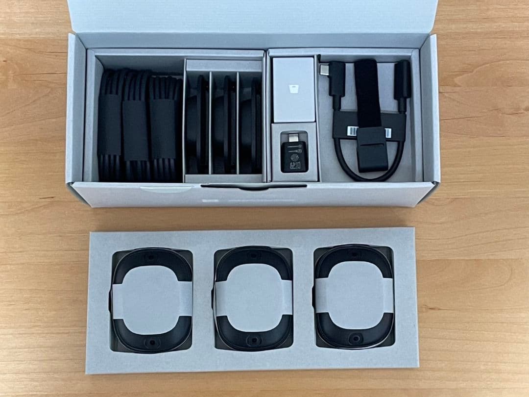 VIVE Ultimate Tracker 3+1 Kit 公式ストラップ付