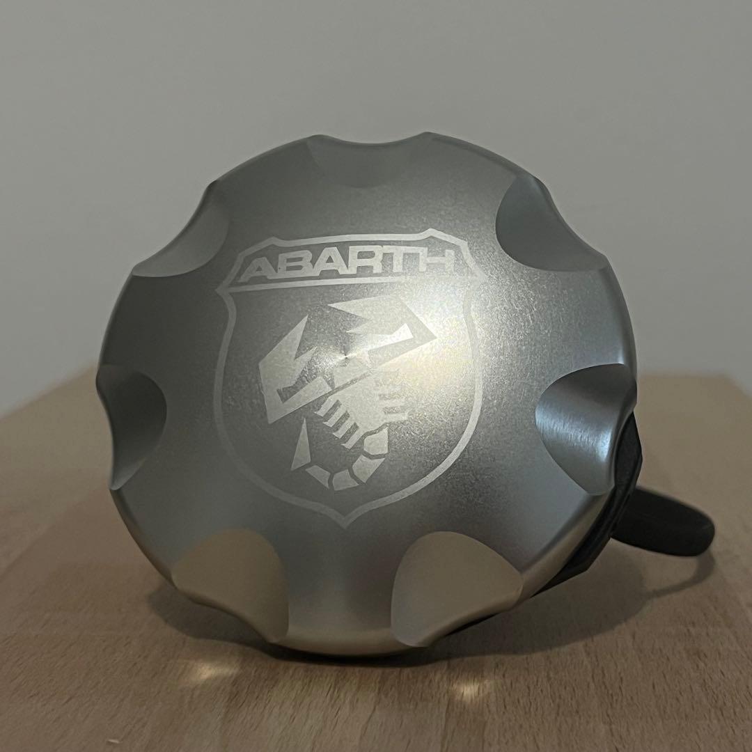 アバルト フューエルキャップ abarth 給油口 500 595 695 - メルカリ
