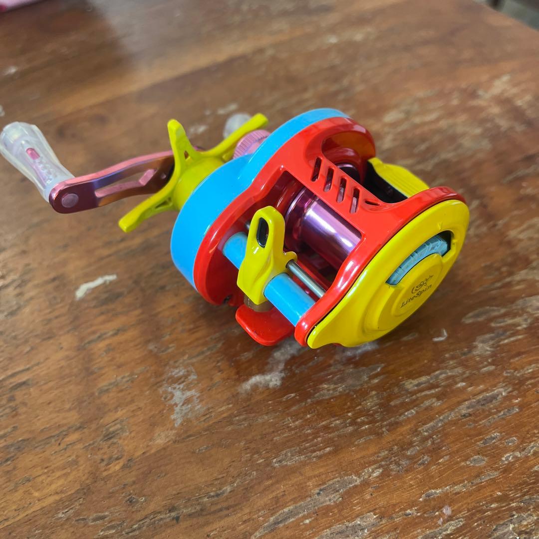 新品 マグネットブレーキ カラフル ベイトリール フィネススプール