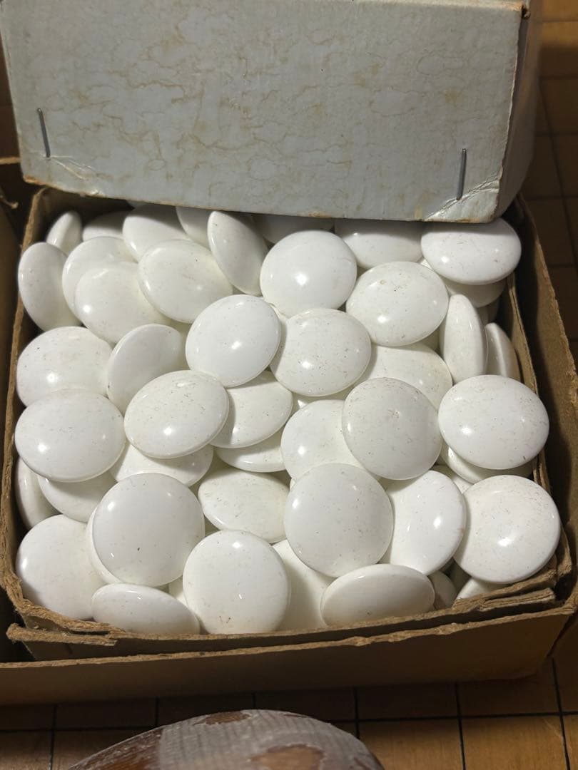 囲碁盤と碁石セット 脚付き ヘソあり アンティーク - メルカリ