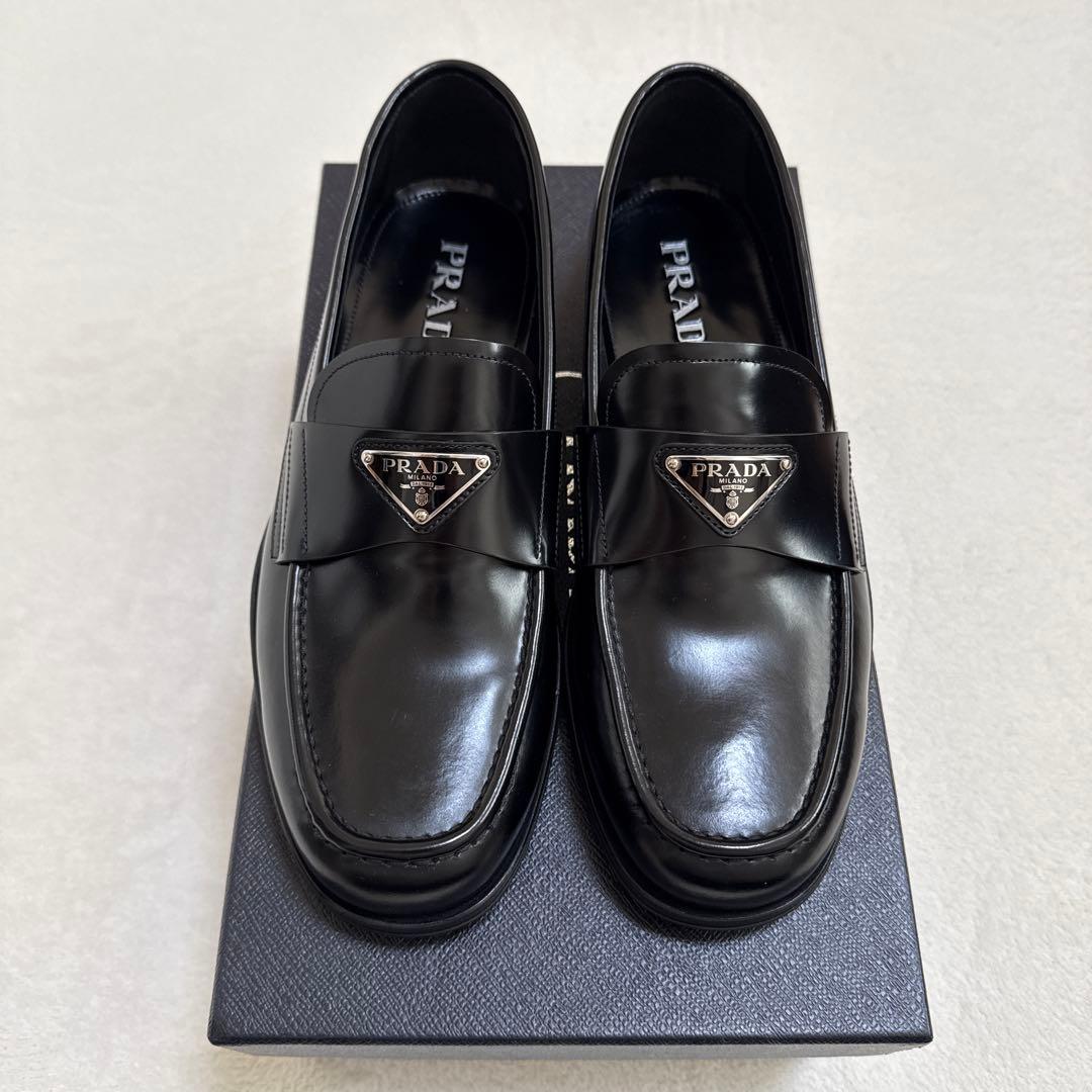 PRADA プラダ ローファー ブラック 7 26 三角ロゴプレート - メルカリ