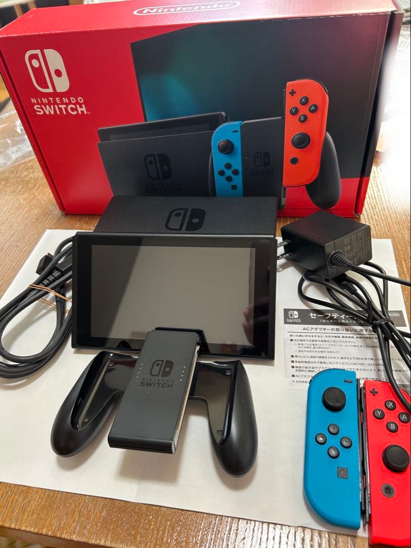 Nintendo Switch 本体 ネオンブルー・ネオンレッド