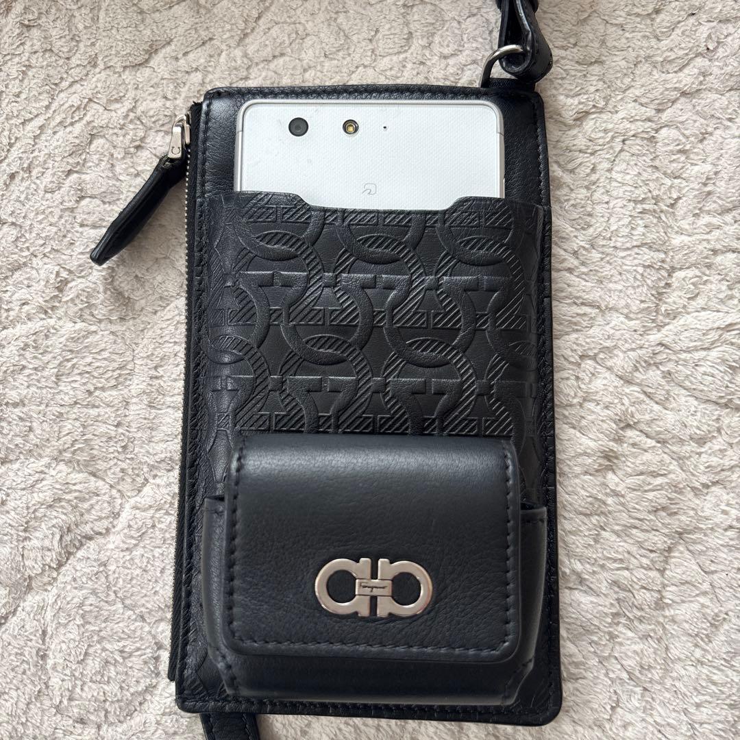 マロンJ様専用☆フェラガモ☆ 未使用スマホショルダーダブルガンチーニ