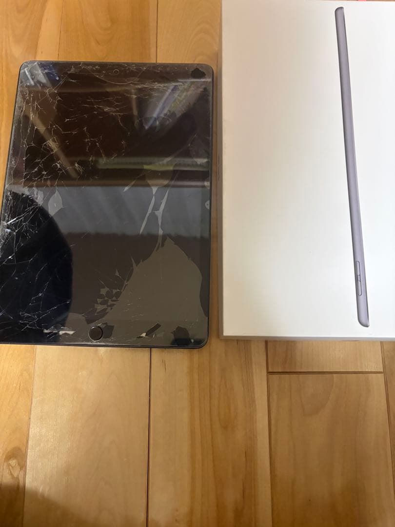 iPad (第8世代) グレー 画面ひび割れジャンク　32GB 滋賀県大津市】iPad 第8世代の画面割れ・液晶破損も即日対応！