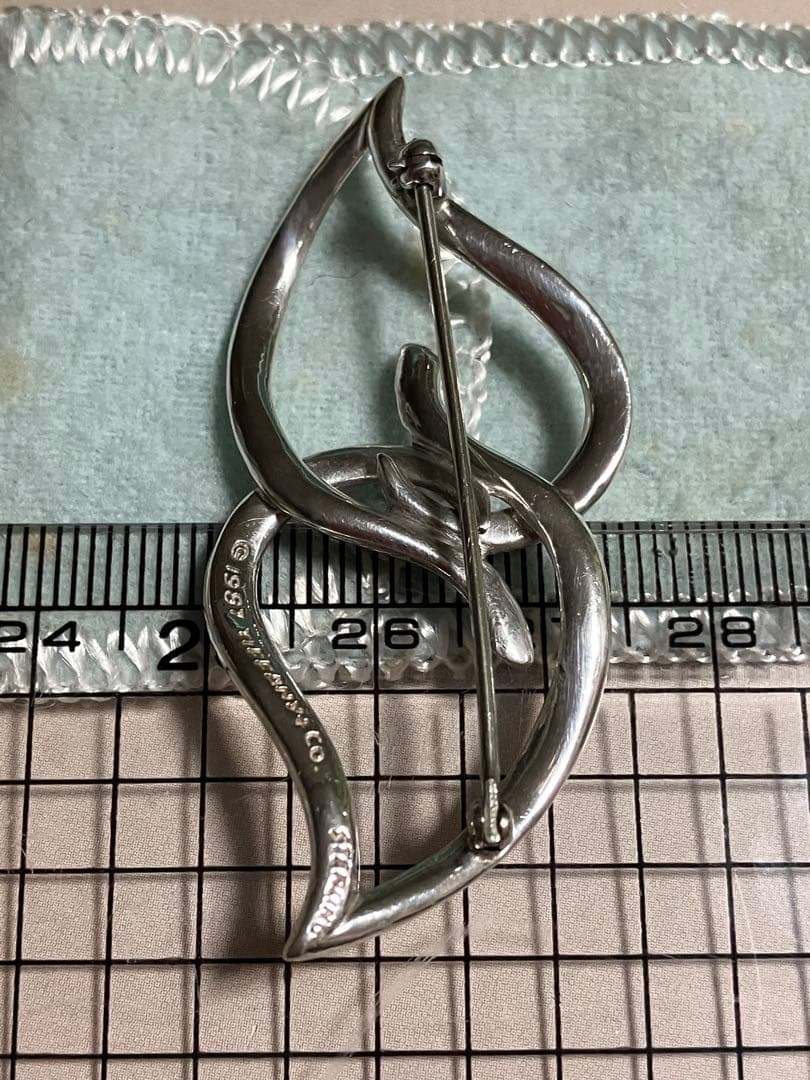 美品 Tiffany & Co. リーフブローチ - メルカリ