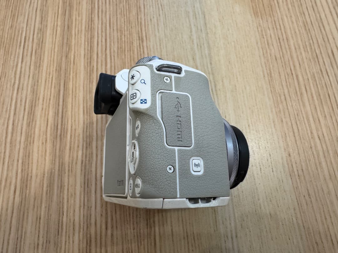 楽一番公式アカウント69 専用)Canon EOS Kiss M ホワイト - メルカリ