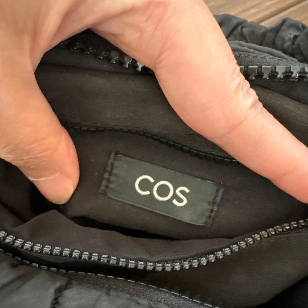 COS ブラック キルティング ショルダーバッグ - メルカリ