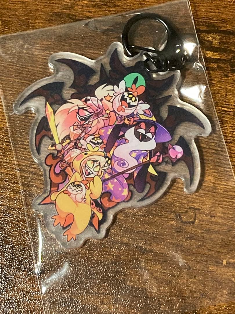 ハズビンホテル公式ハロウィン アクリルキーホルダー - メルカリ