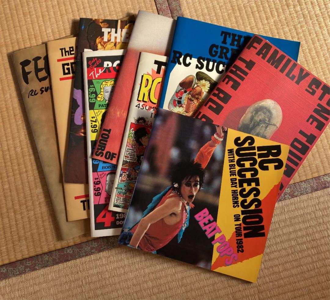 RCサクセション 1980年代　TOURパンフレット9冊 アーティストのアルバムジャケットやロゴをデザインしたピンズカプセル