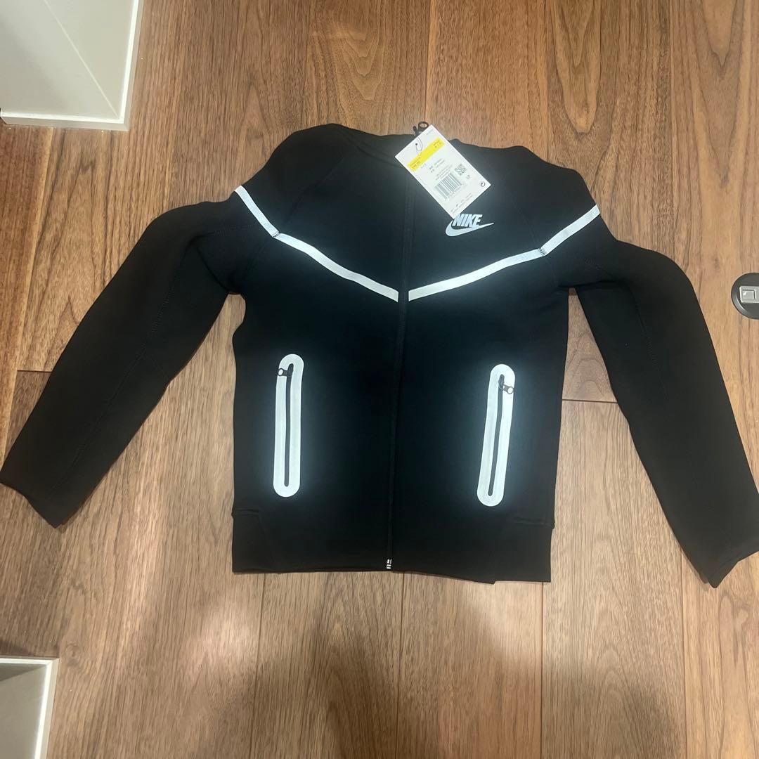 NIKE テックフリース リフレクティブ teeshyne着用 購入お早めに