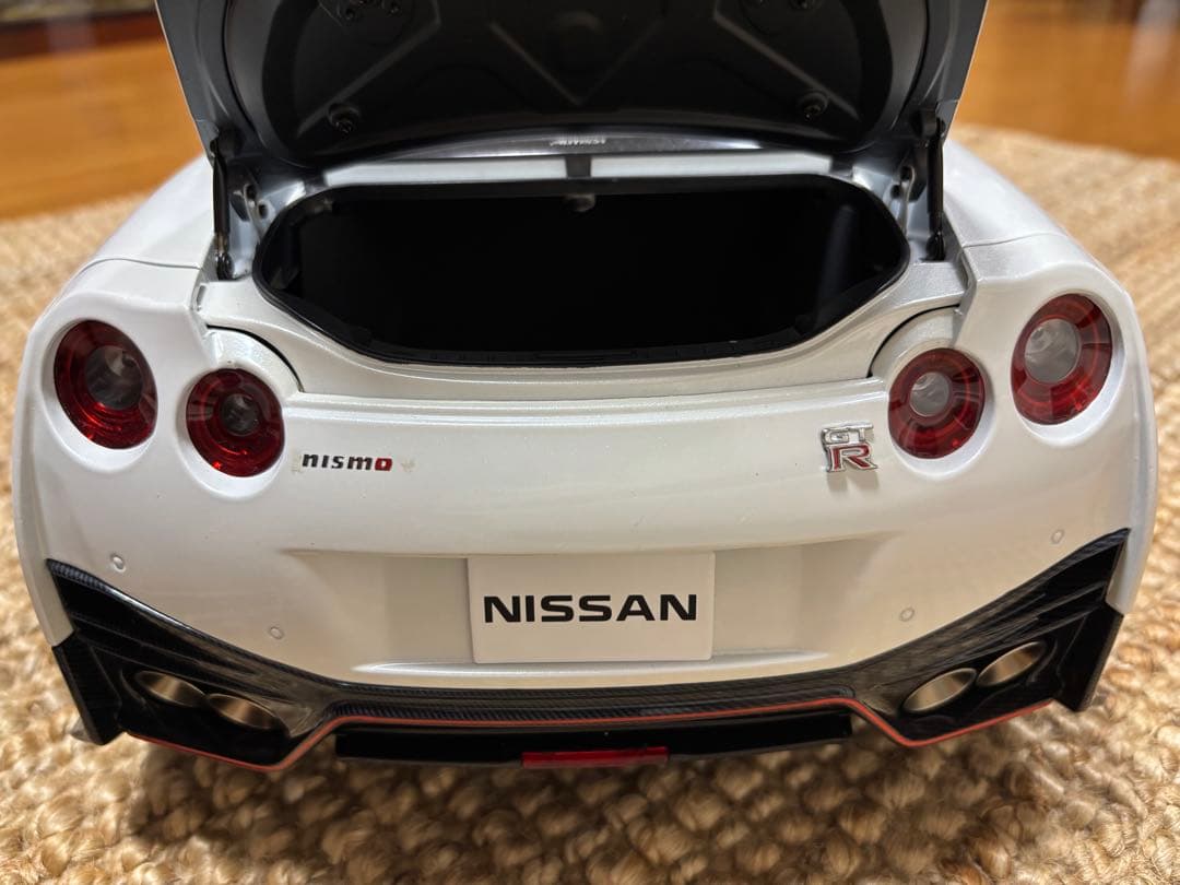 Deagostini 1/8白色の日産GTR R35 - メルカリ
