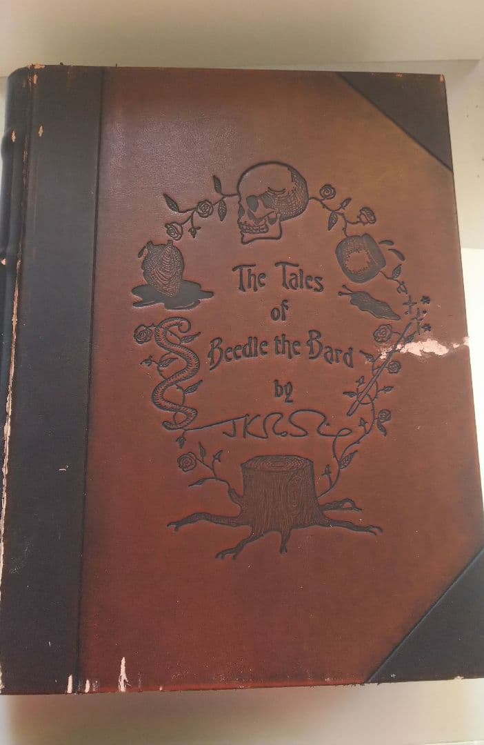 洋書　ハリーポッター 吟遊詩人ビードルの物語　 限定品 Amazon.co.jp: 吟遊詩人ビードルの物語 (ハリー・ポッター文庫) : J.K.