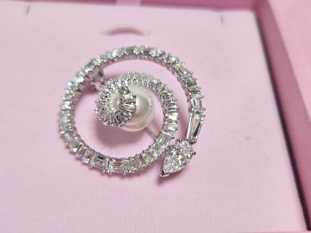 スワロフスキー Snake ブローチ 蛇モチーフ - メルカリ