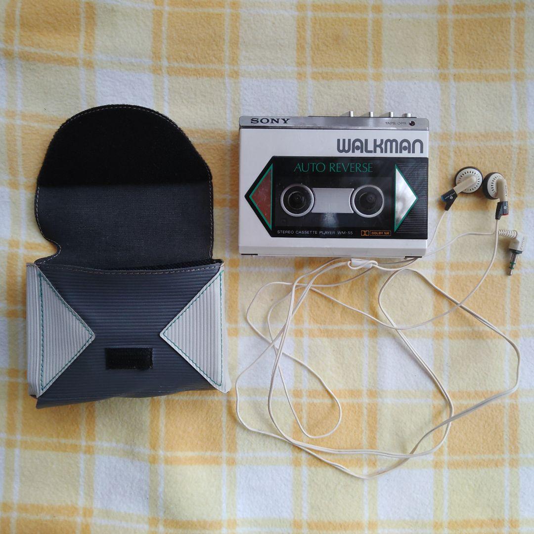 【希少】SONY WM-55 カセットプレーヤー　イヤホンとケース付　ジャンク品 希少】SONY WM-55 カセットプレーヤー イヤホンとケース付 ジャンク品