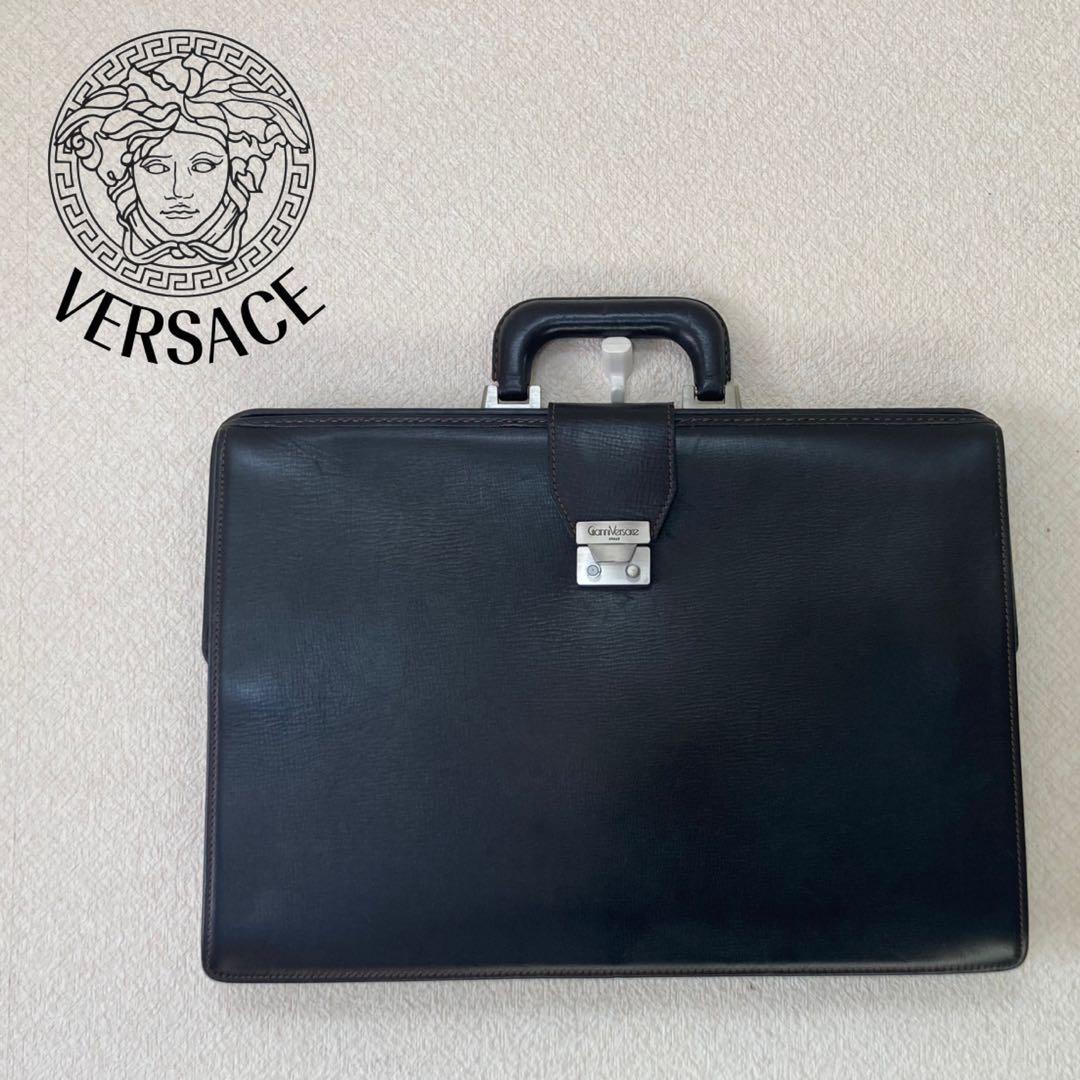 【美品】GIANNI VERSACE ダレスバッグ ビジネスバッグ 黒 レザーダレスバッグ ビジネスバッグ A4 / FUJITAKA（フジタカ）公式 / 本革