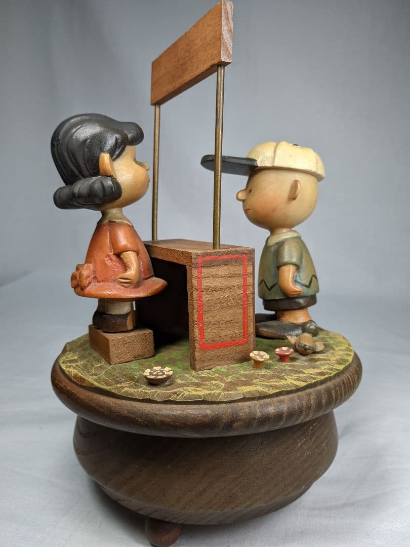 アンリ社製 ANRI チャーリー＆ルーシー オルゴール 木彫り人形