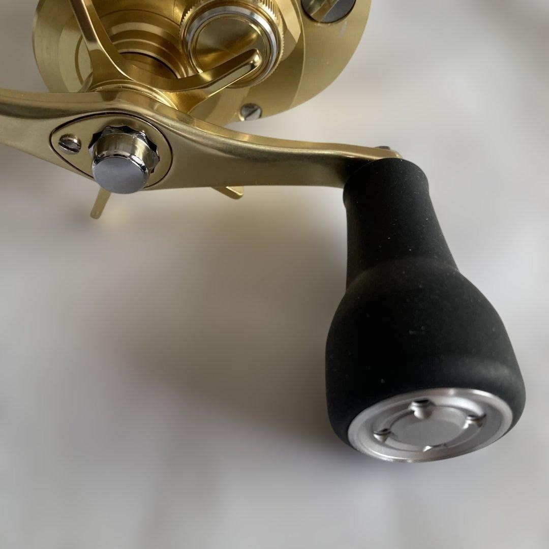 シマノ 23 カルカッタコンクエスト MD400 XGLH おまけ付き - メルカリ