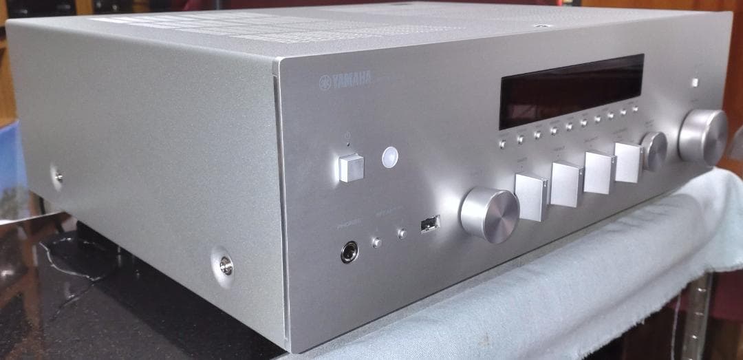 YAMAHA　R-N600Aネットワークレシーバー　送料込み YAMAHA（ヤマハ） R-N600A [シルバー] ネットワークレシーバー