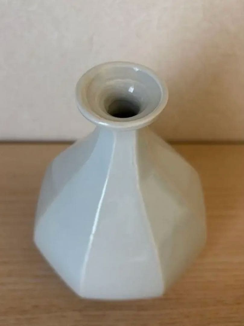 出雲の陶芸家、安部 宏さんの白磁面取徳利