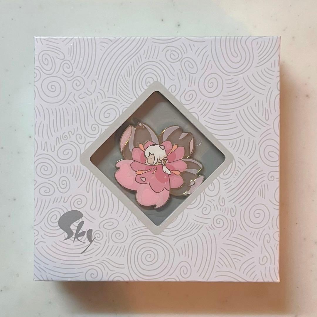 sky星を紡ぐ子どもたち 花笑むピンバッジ おまけ付き - メルカリ