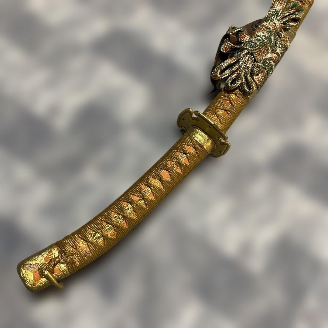 模造刀 太刀 金茶柄 太刀型金鍔 金口金尻梨地呂鞘 - メルカリ