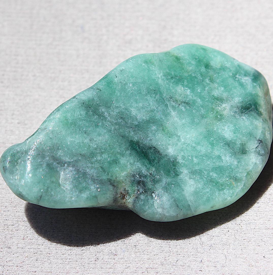 ［極上の海中翡翠］高透過 糸魚川翡翠 海石 原石 25.4g