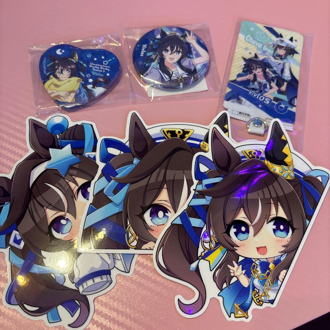 ウマ娘 ヴィブロス 制服 パジャマ 缶バッジ セット ステッカー - メルカリ