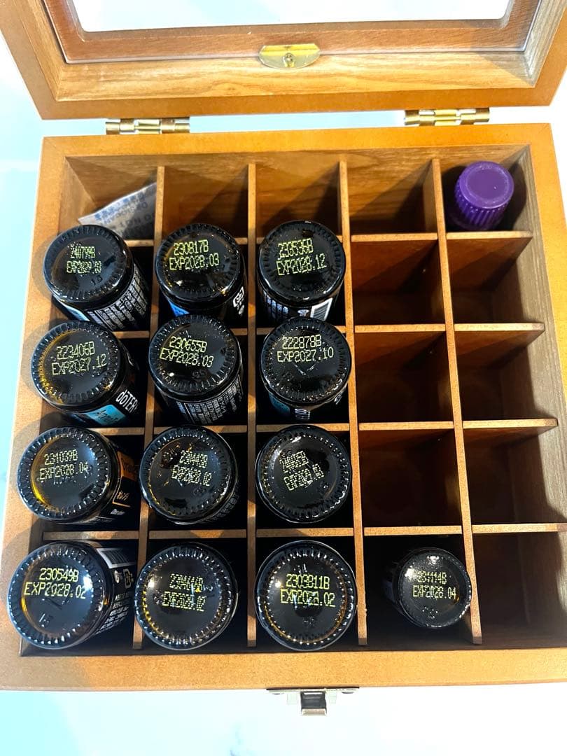 《期間限定お値引き》doTERRA エッセンシャルオイル 木箱（オイル付き）