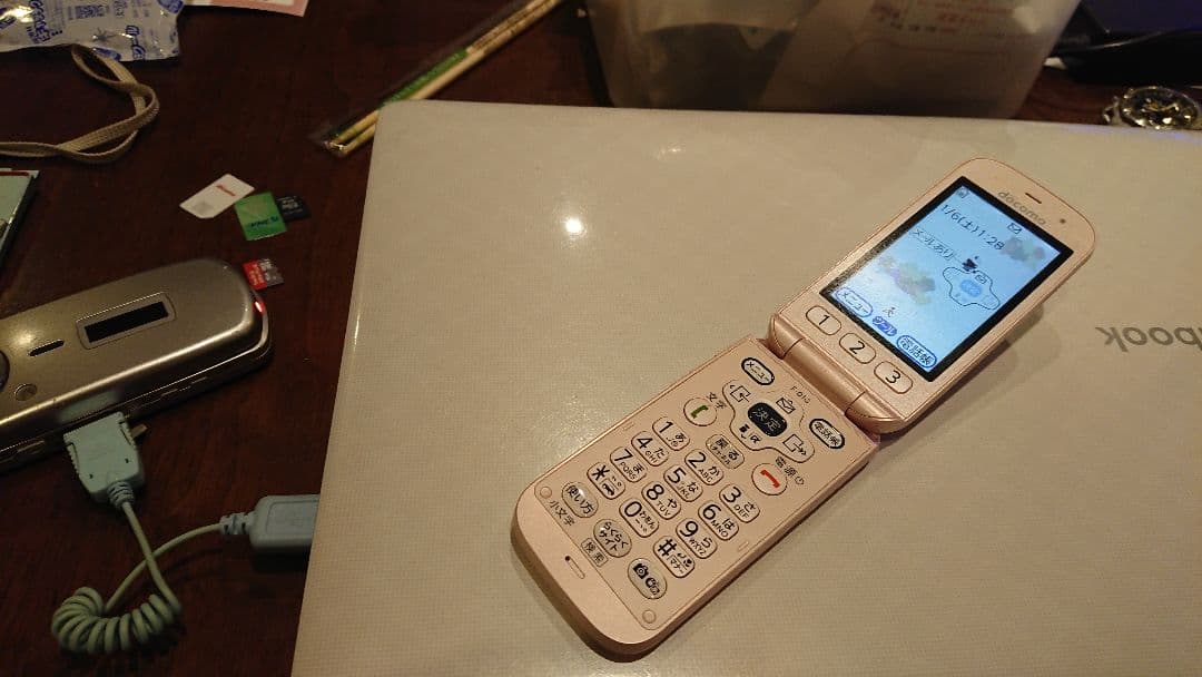 美品 kawaii ドコモ らくらくホン F-01G ピンク ガラケー 通信確認の