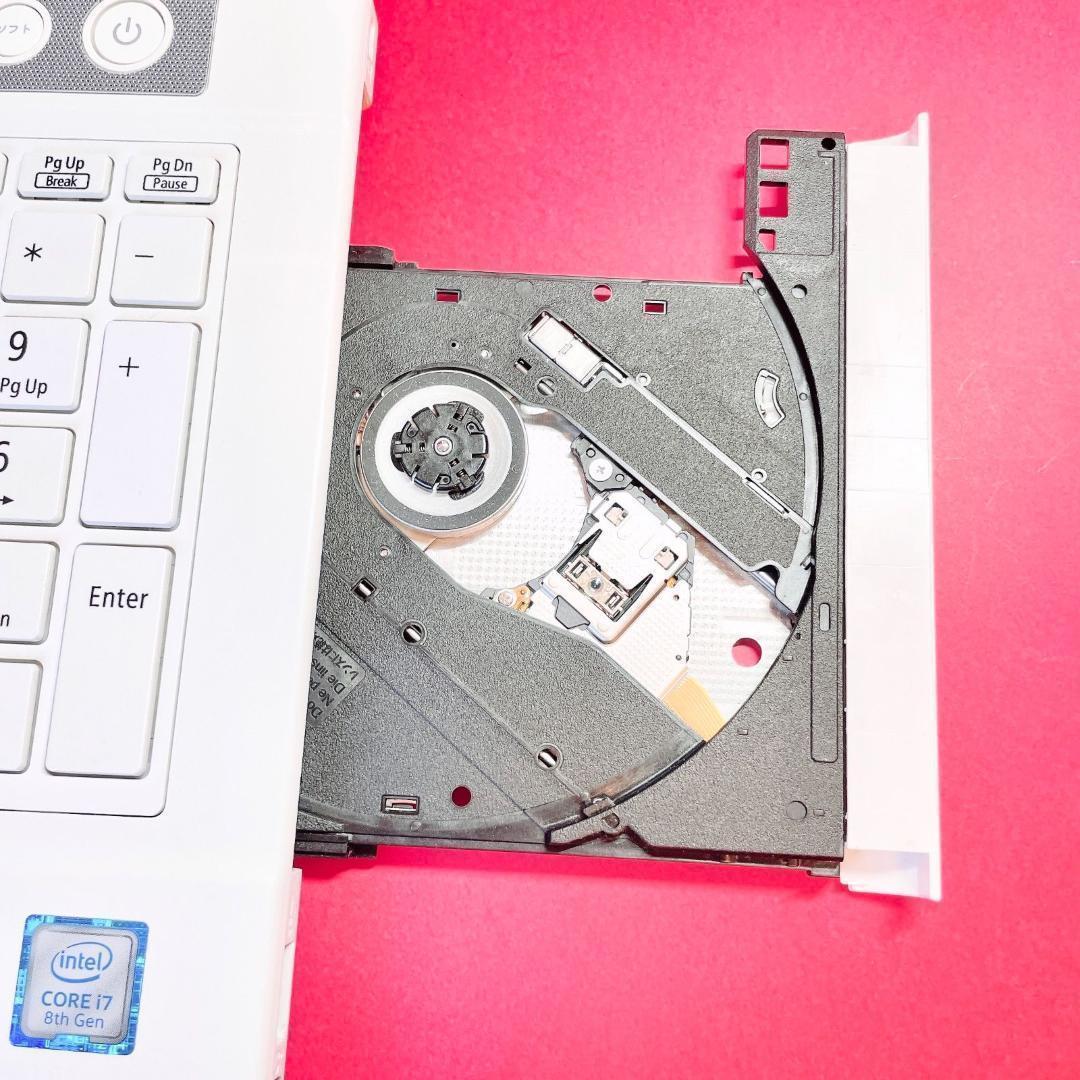 第8世代Corei7❣️薄型ノートパソコン！カメラSSD可愛い白Windows11
