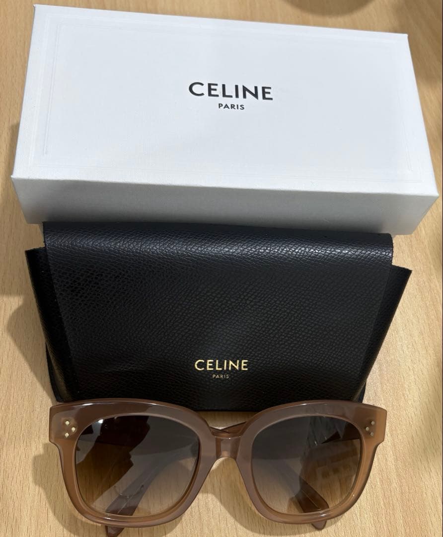 白*姫様 CELINE サングラス 箱　ケース付き　セリーヌ　高級ブランド　美品 セリーヌ CELINE CELINE サングラス TRIOMPHE 15 CL40238U キャット