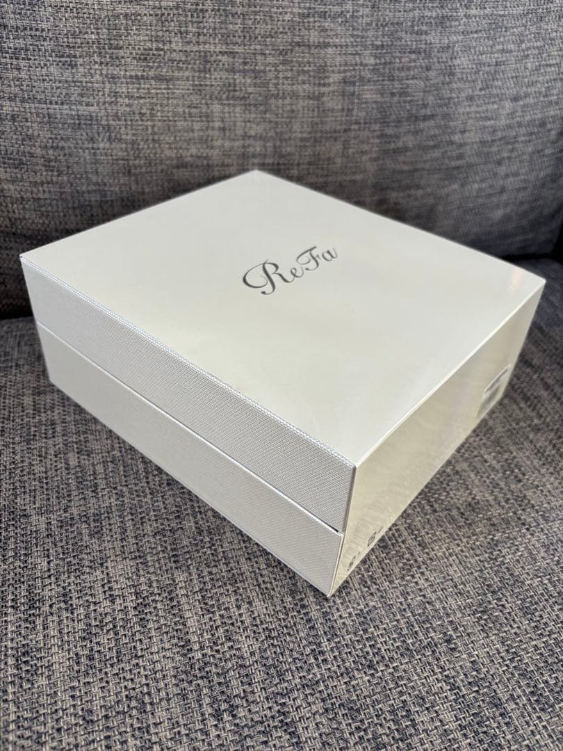 (正規品)新品、未使用品。プレゼントにも最適ReFa カラットレイお得です