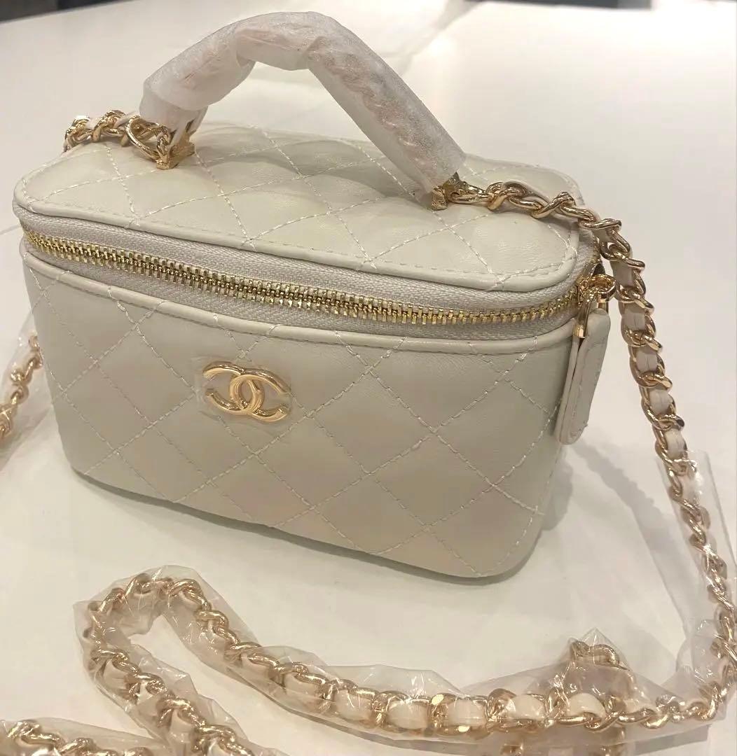 シャネル ラインストーンハンドルチェーンショルダーバッグホワイト