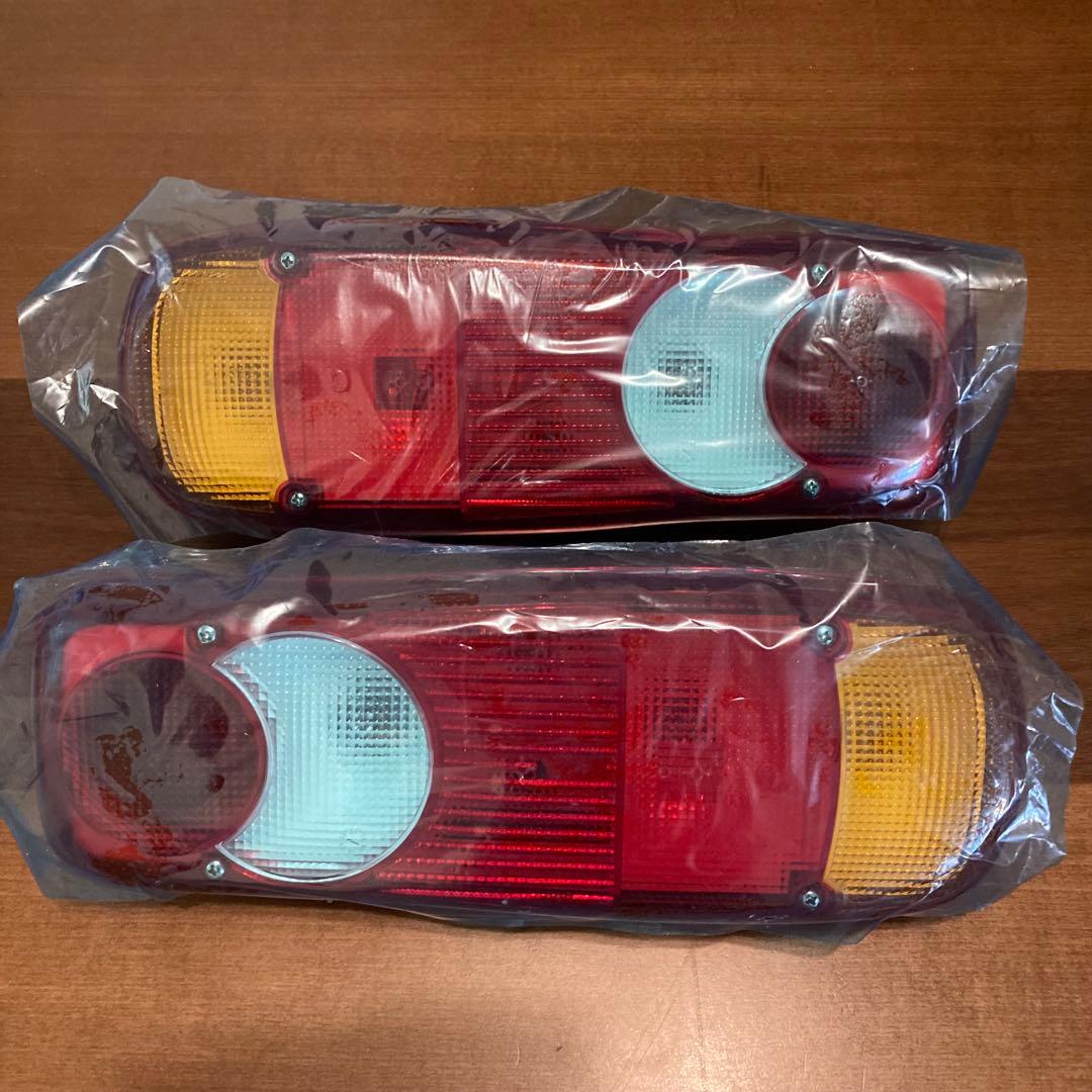 値下げ・最終価格】 / UDトラックス / クオン純正テールランプ左右