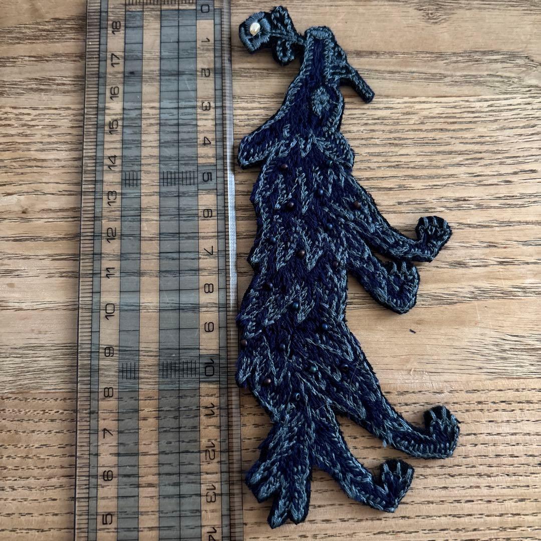 ⑦37 ミナペルホネン ブローチアクセサリー ハンドメイド 狼と花