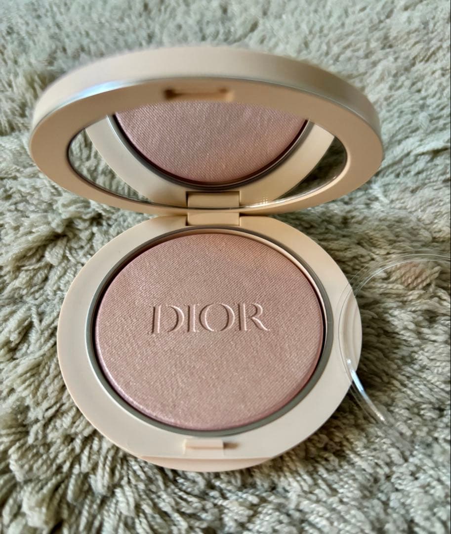 新品未使用 02 ピンクグロウ ディオールスキン ルミナイザー yum