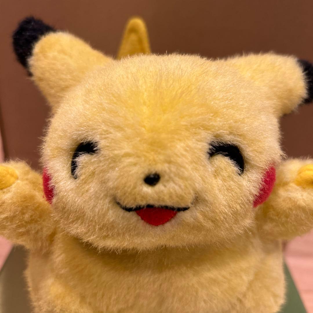 ピカチュウ ぬいぐるみ 初期ピカ TOMY 笑顔 にっこり バンザイ - メルカリ