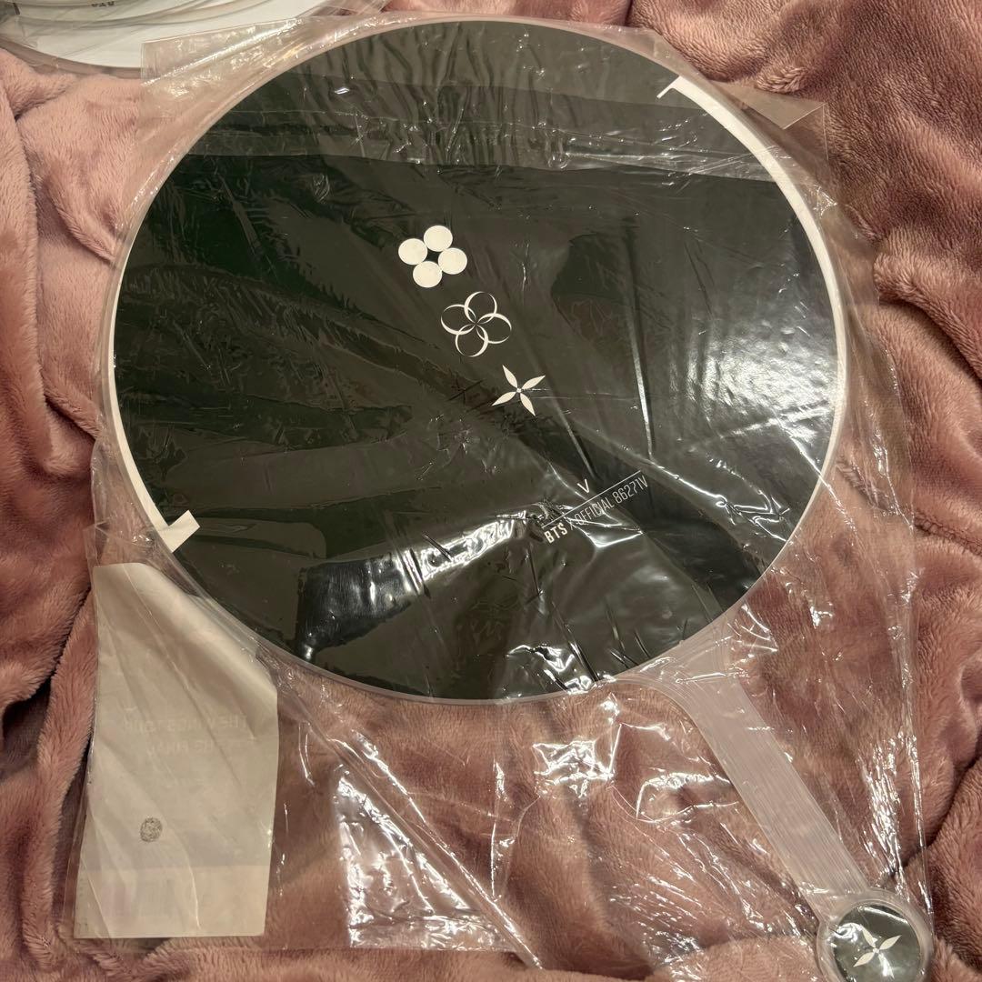 BTS V WINGS FINAL うちわ - メルカリ