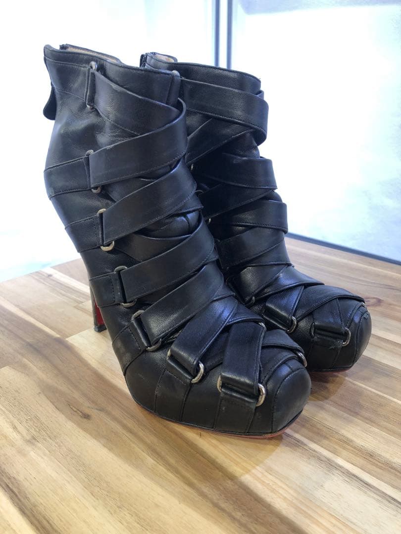 ChristianLouboutin 黒 レザー ストラップデザイン ブーツ Alpinosol ブラック カーフレザー - Shoes - Men - Christian Louboutin