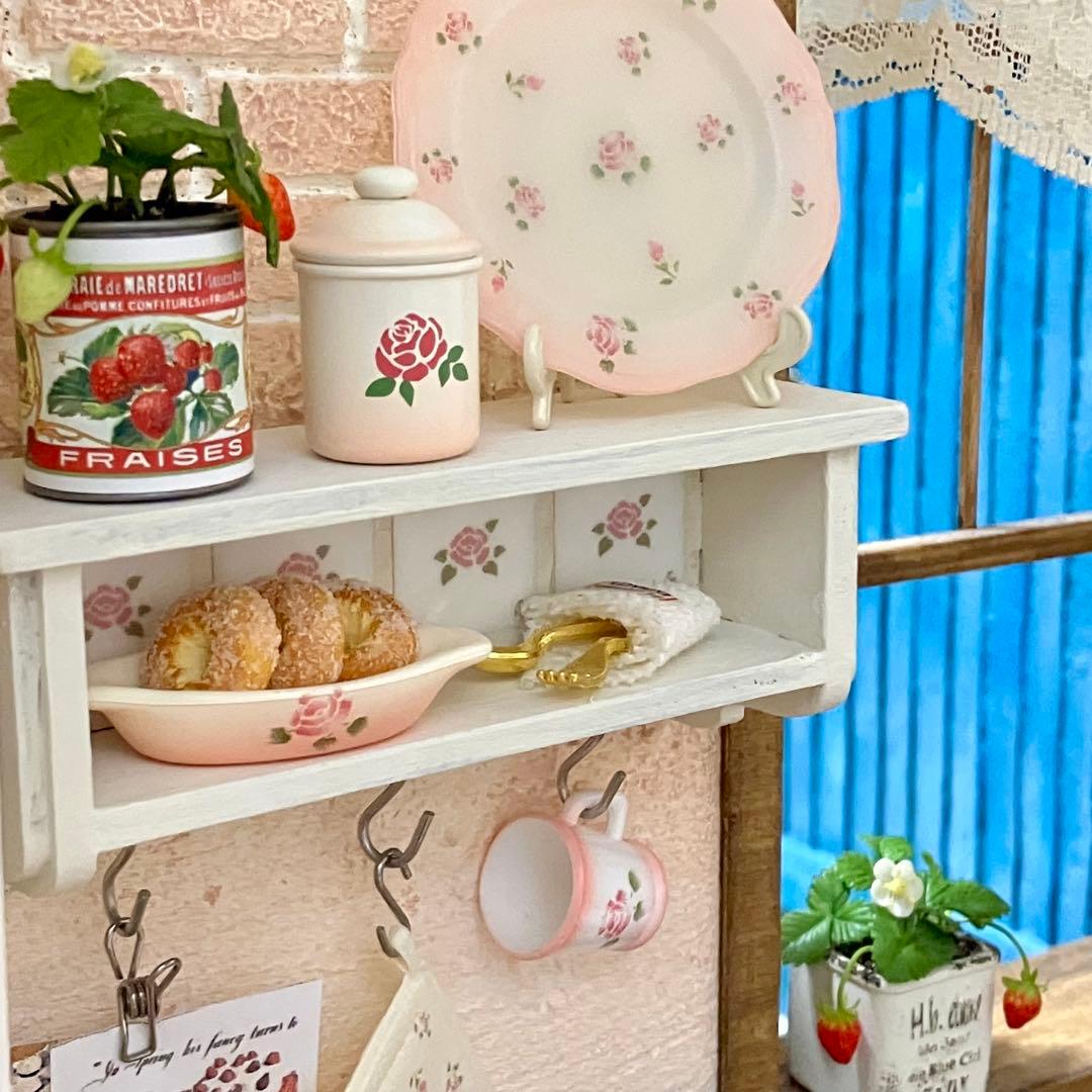 ミニチュア キッチン家具 壁掛け収納 フック掛け ローズ ドールハウス