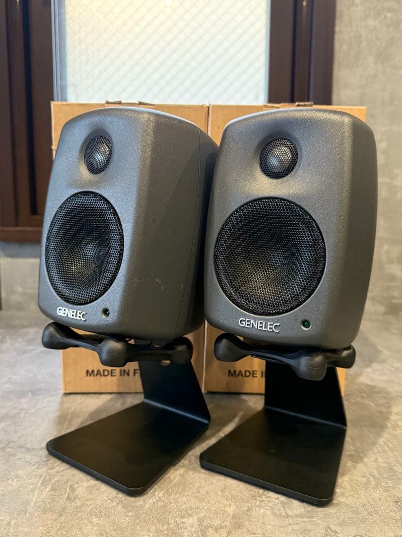 GENELEC 8010A ペア グレー スタンドセット GENELEC 8010AP ダークグレー（ペア）｜ミュージックランドKEY